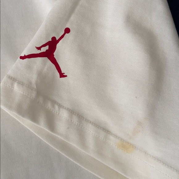 Jordan Off-White Tee with Red Emblem - Picture 8 of 8